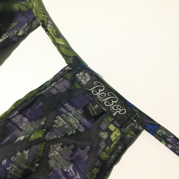 Vintage pattern Mini dress with open back - Picture 3 of 4